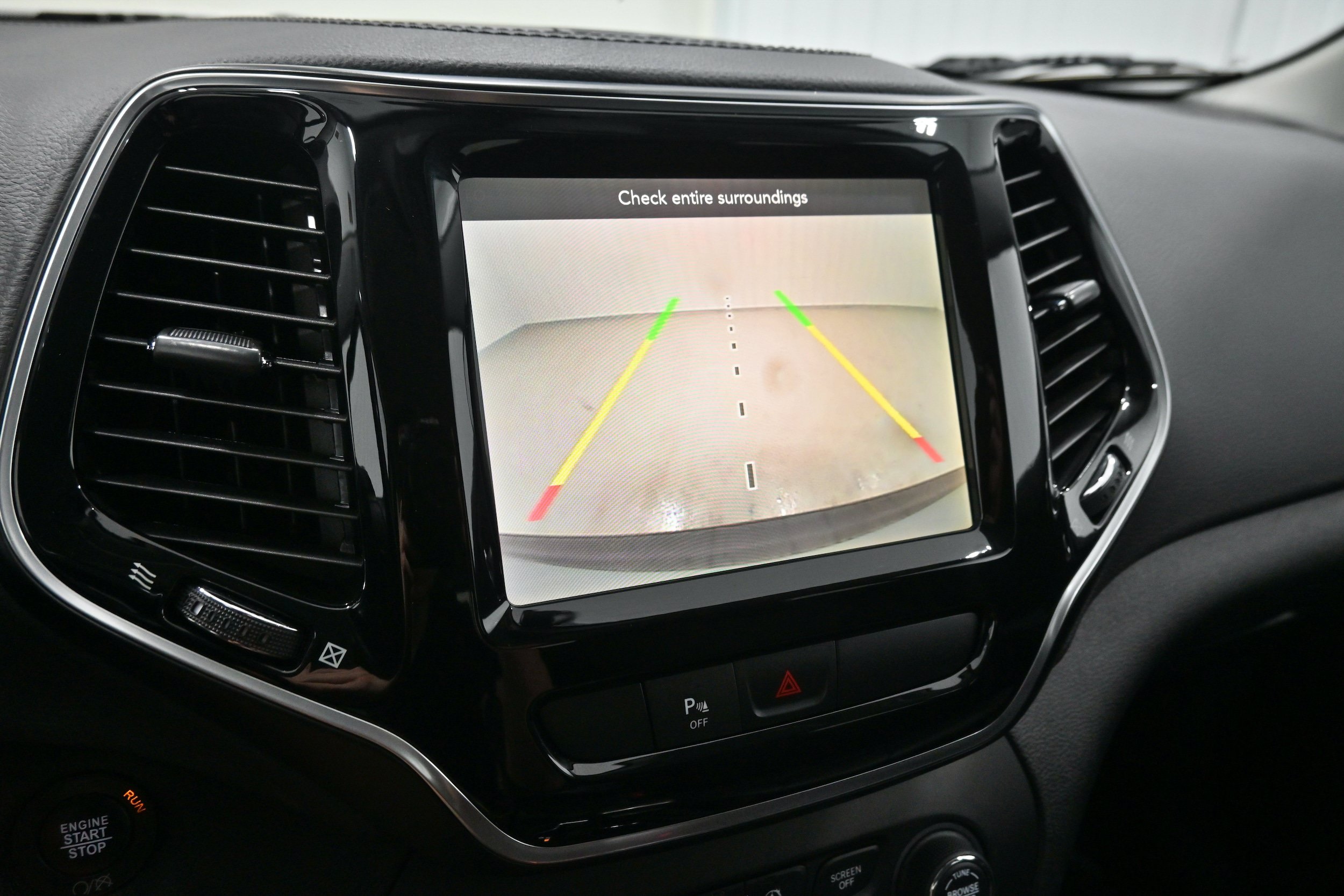 Used 2019 Jeep Cherokee Limited AWD/4WD image 17