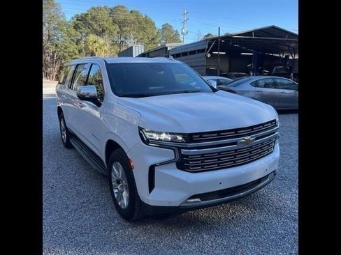 Used 2023 Chevrolet Suburban Premier image 12