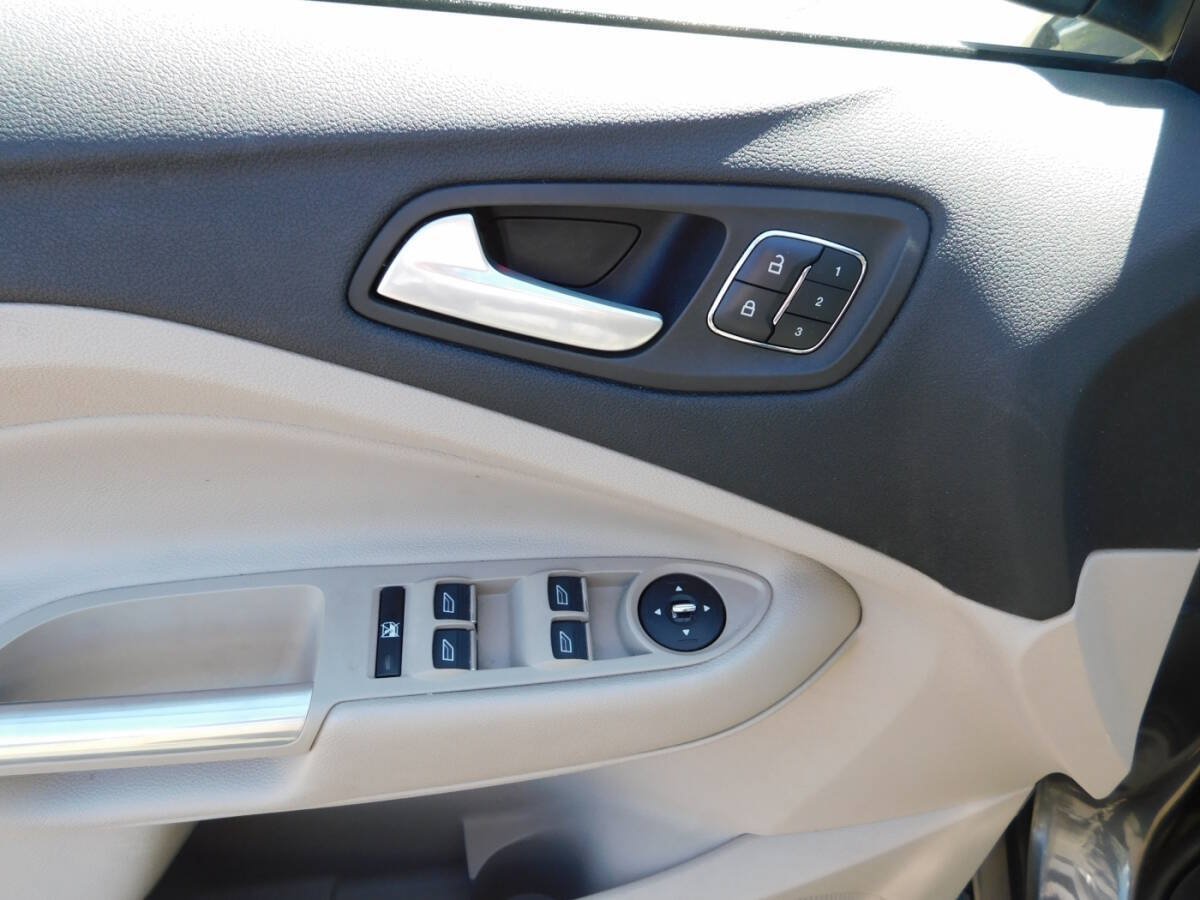 Used 2016 Ford Escape Titanium w/ Equipment Group 301A AWD/4WD image 21
