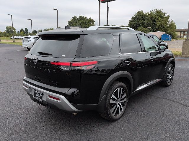 Used 2025 Nissan Pathfinder Platinum w/ Black Appearance Package AWD/4WD image 7