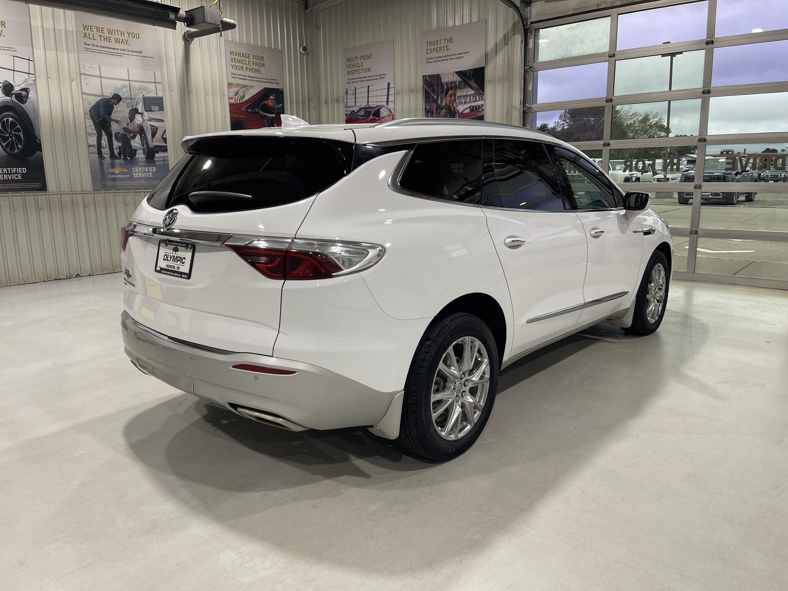 Used 2023 Buick Enclave Essence w/ Experience Buick Package AWD/4WD image 8