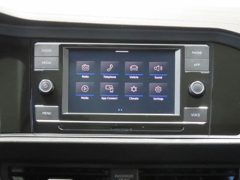 Used 2024 Volkswagen Jetta SE FWD image 11