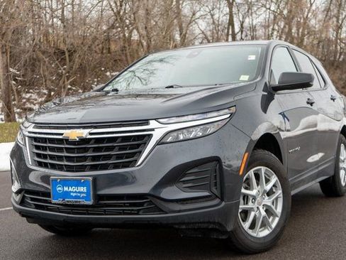 Used 2022 Chevrolet Equinox LS w/ LS Convenience Package AWD/4WD image 1