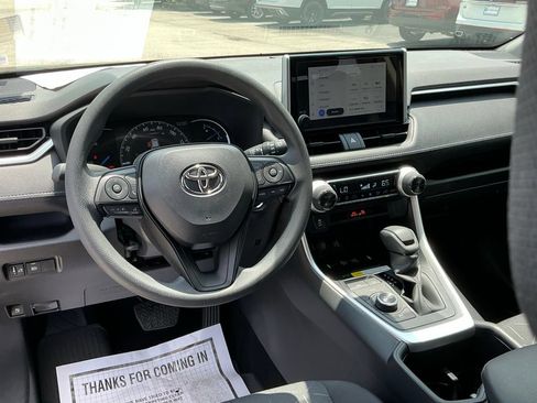 Used 2025 Toyota RAV4 XLE AWD/4WD image 31