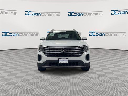 Used 2024 Volkswagen Atlas SE image 3