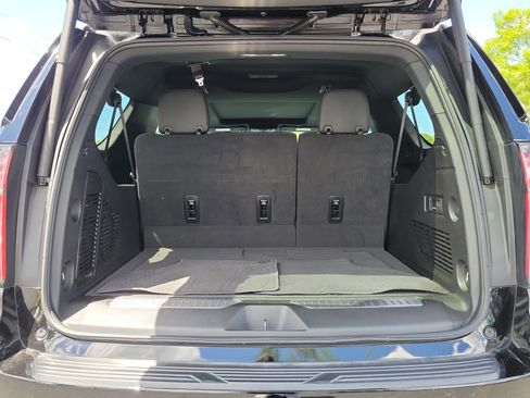 Used 2024 Chevrolet Suburban RST w/ Luxury Package image 9