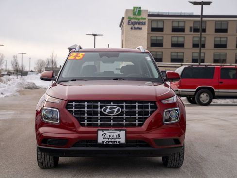 Certified 2025 Hyundai Venue SEL image 2