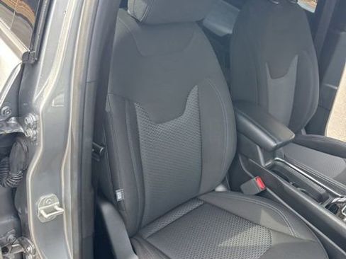 Used 2023 Jeep Compass Sport image 40