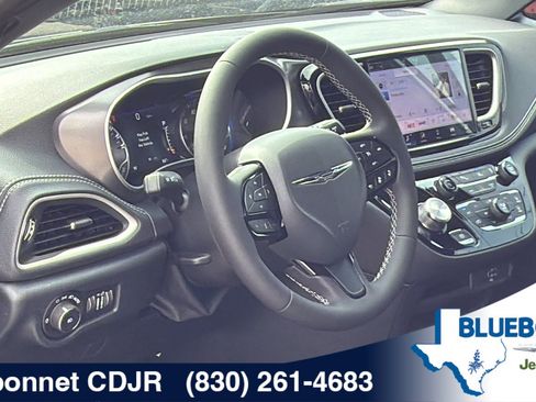New 2026 Chrysler Pacifica Select w/ S Appearance Package FWD image 11