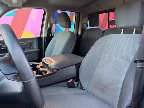 Used 2018 RAM 1500 Classic SLT image 9