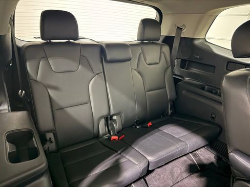 Used 2025 Kia Telluride S image 33