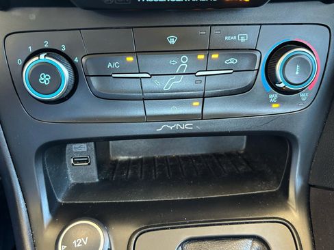 Used 2016 Ford Focus SE FWD image 19