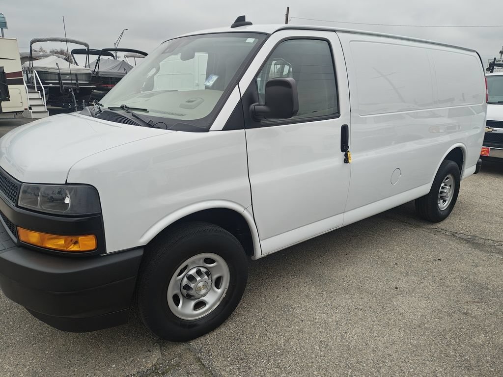 Used 2021 Chevrolet Express 2500 w/ Driver Convenience Package RWD image 4