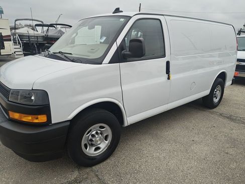Used 2021 Chevrolet Express 2500 w/ Driver Convenience Package image 4
