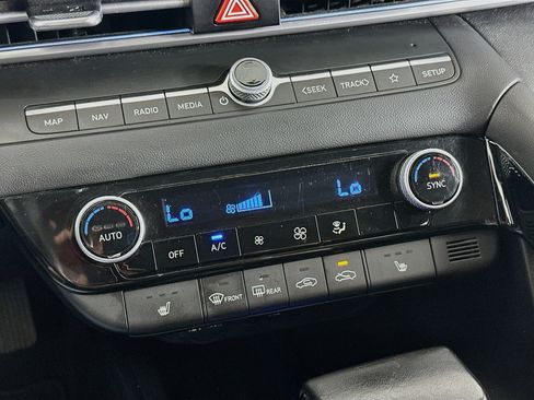Used 2024 Hyundai Elantra SEL w/ Convenience Package FWD image 24