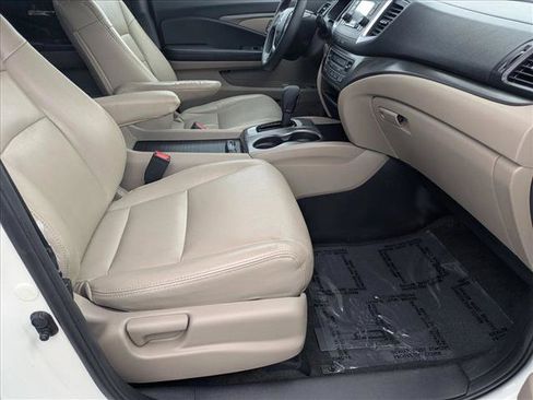 Certified 2017 Honda Pilot LX image 19