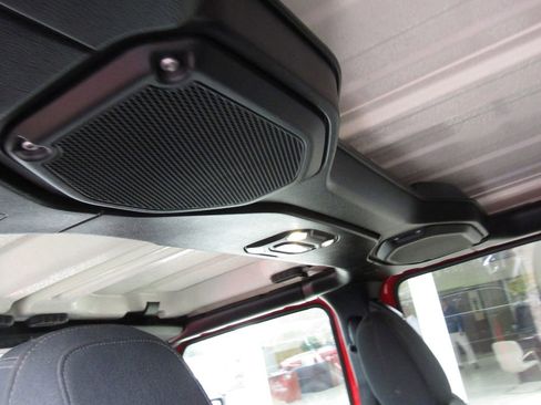 Used 2021 Jeep Wrangler Unlimited Rubicon AWD/4WD image 18