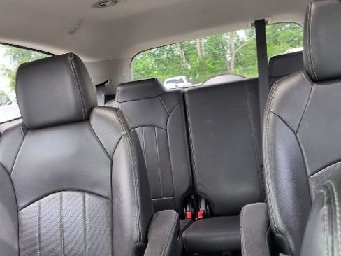 Used 2016 Buick Enclave Leather FWD image 12