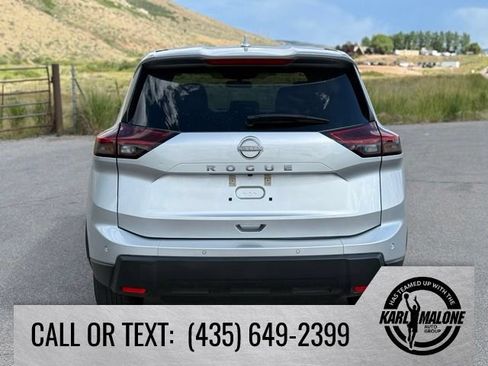 Used 2025 Nissan Rogue SV FWD image 4