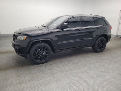 Used 2020 Jeep Grand Cherokee Altitude image 2