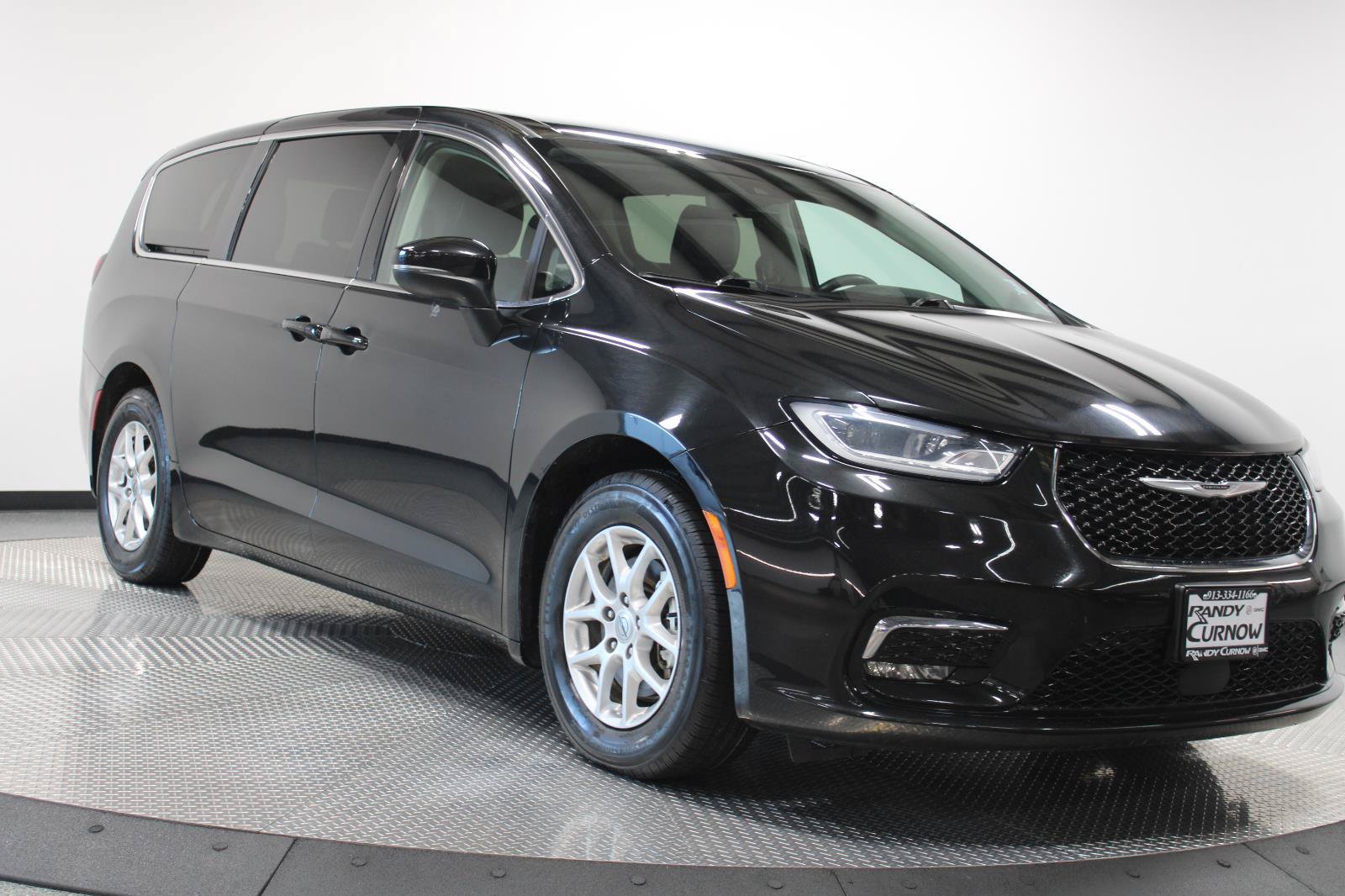 Used 2023 Chrysler Pacifica Touring-L FWD image 16