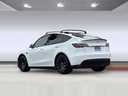 Used 2022 Tesla Model Y Performance AWD/4WD image 3