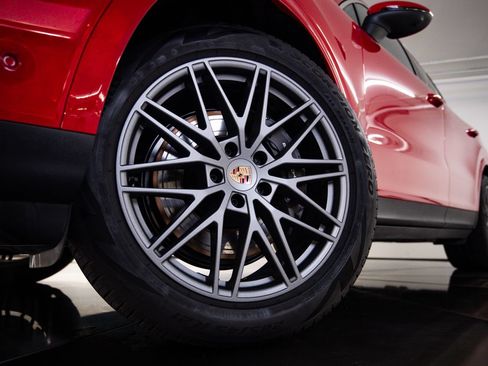 Certified 2026 Porsche Cayenne AWD/4WD image 12