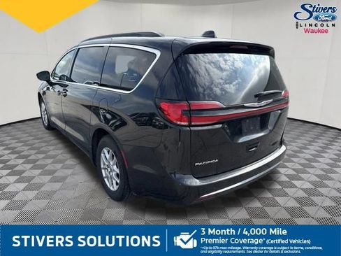 Used 2022 Chrysler Pacifica Touring-L FWD image 10