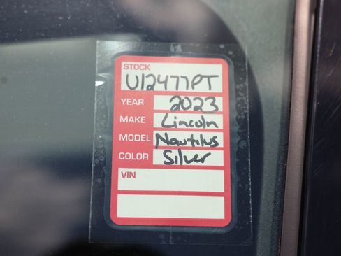 Used 2023 Lincoln Nautilus Reserve AWD/4WD image 38