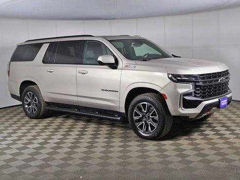 Used 2023 Chevrolet Suburban Z71 AWD/4WD image 2