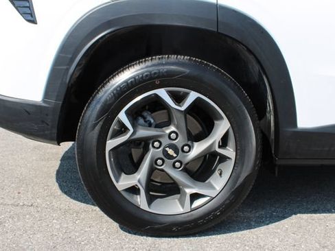 Used 2024 Chevrolet Trax LT w/ Driver Confidence Package FWD image 34