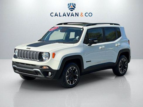 Certified 2023 Jeep Renegade Latitude w/ Sun/Sound Group AWD/4WD image 5