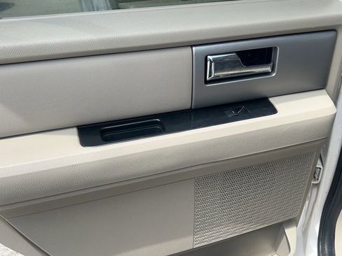 Used 2013 Ford Expedition Limited RWD image 24