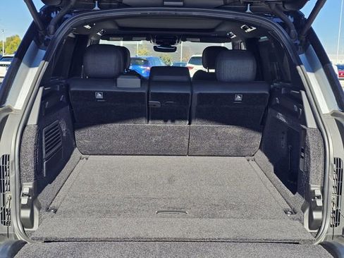 New 2025 Land Rover Range Rover SE image 6