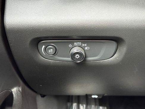 Used 2023 Chevrolet Traverse LT image 13