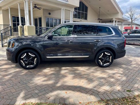 Used 2025 Kia Telluride S image 2