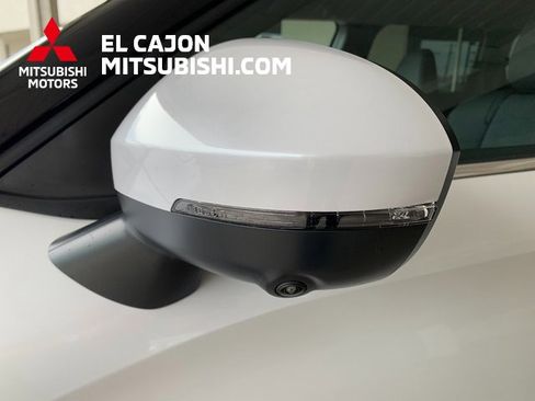 New 2025 Mitsubishi Outlander SE image 8