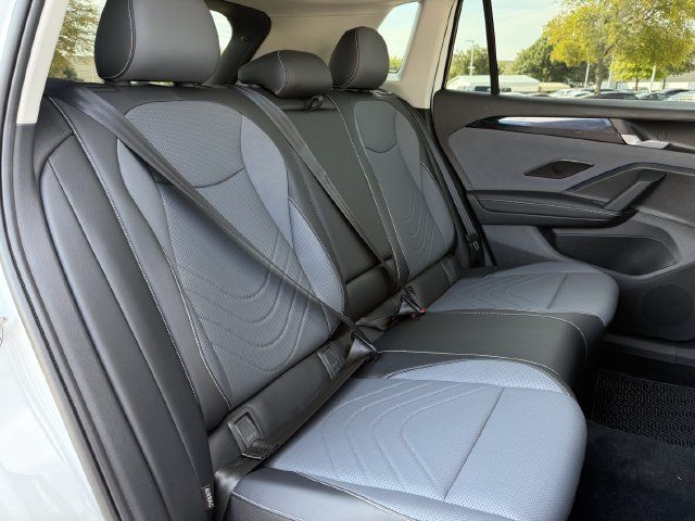 Used 2026 Volkswagen Tiguan SE FWD image 28
