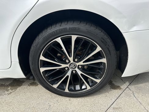 Used 2020 Toyota Camry SE FWD image 21