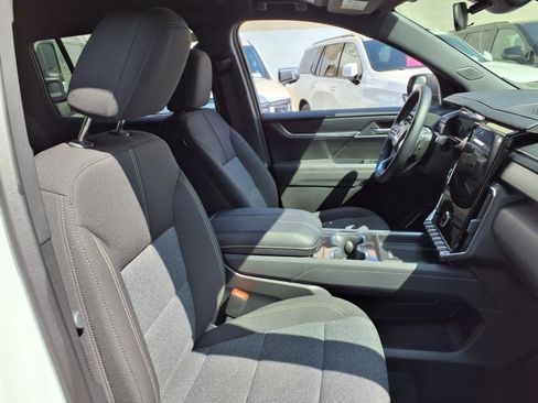 Used 2025 GMC Acadia Elevation image 27