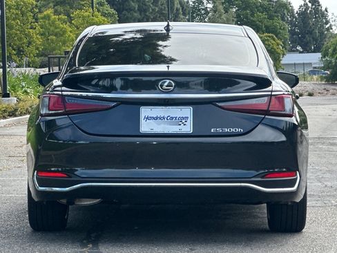 Used 2025 Lexus ES 300h w/ Premium Package image 6
