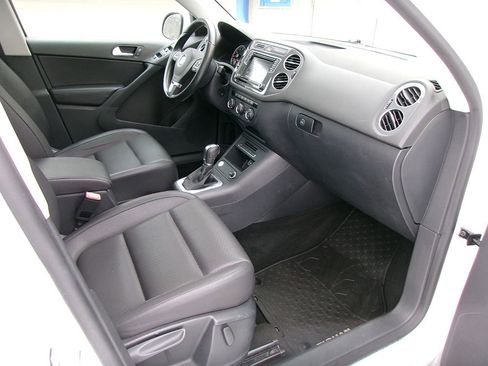 Used 2017 Volkswagen Tiguan Wolfsburg Edition image 11