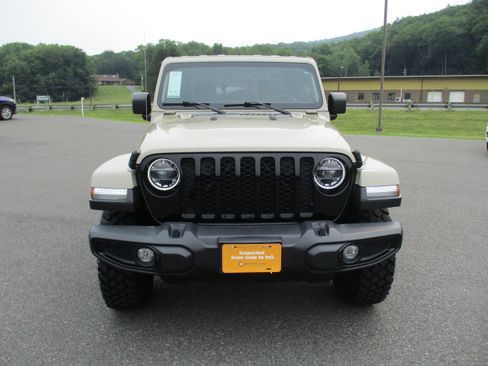 Certified 2022 Jeep Gladiator Sport AWD/4WD image 2