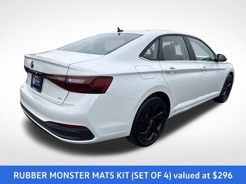 Certified 2025 Volkswagen Jetta SE w/ Sunroof Package image 5