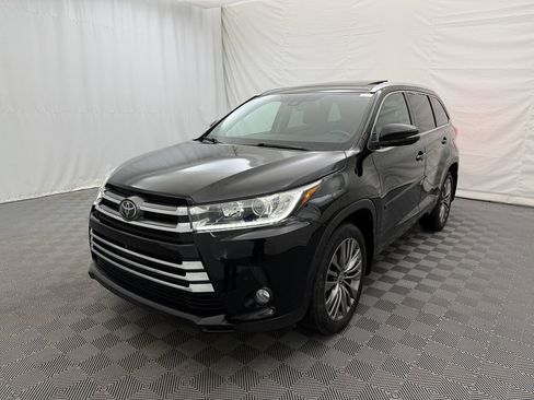 Used 2018 Toyota Highlander Limited Platinum image 2