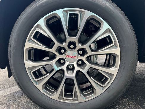 New 2026 GMC Yukon Denali w/ Denali Reserve Package AWD/4WD image 18