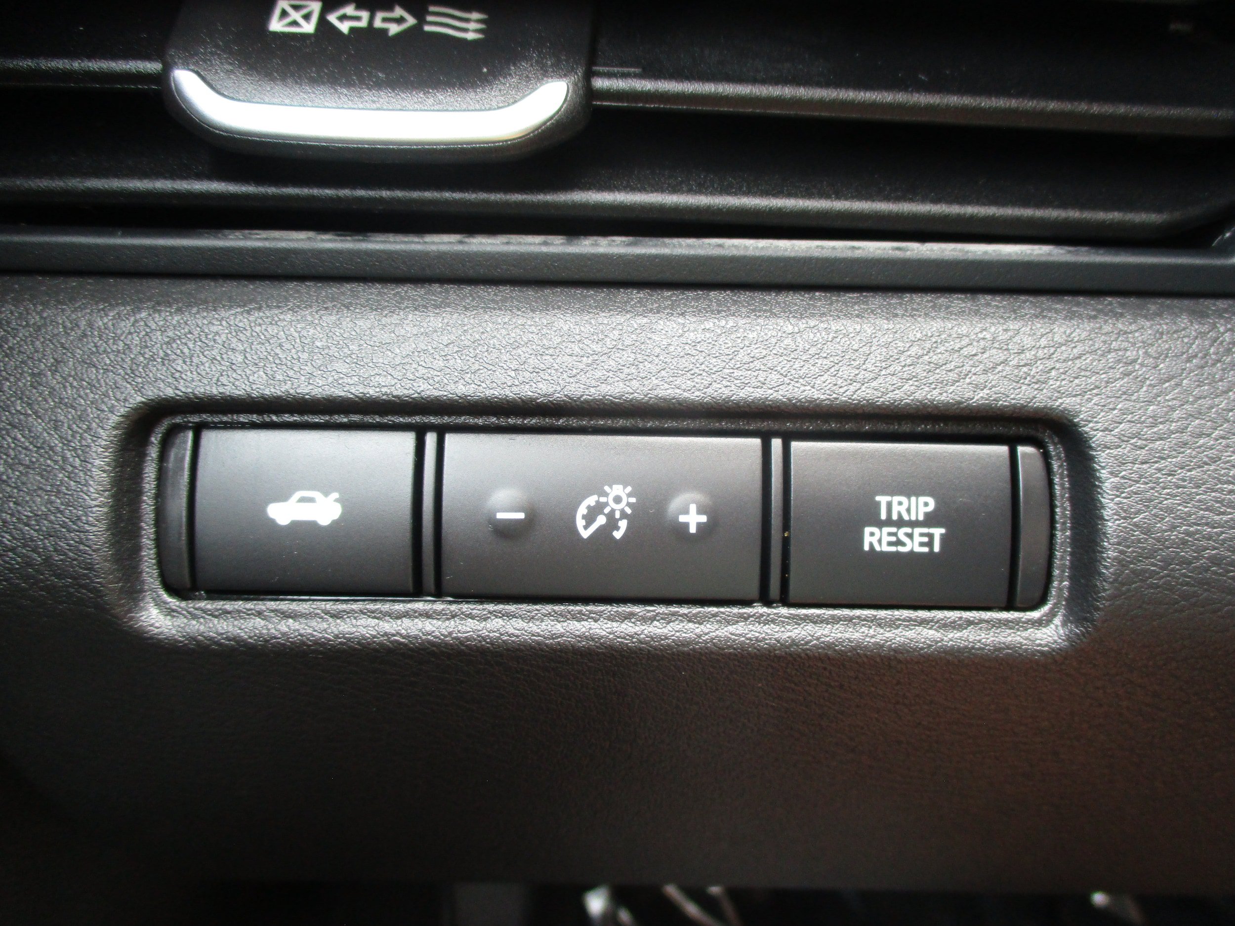 Used 2025 Nissan Altima 2.5 SV FWD image 24
