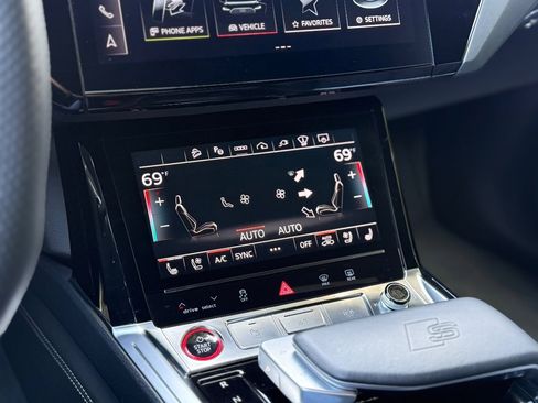 Used 2024 Audi SQ8 e-tron Prestige w/ Prestige Package AWD/4WD image 27