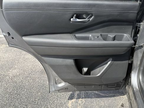 Used 2025 Nissan Pathfinder Platinum FWD image 23