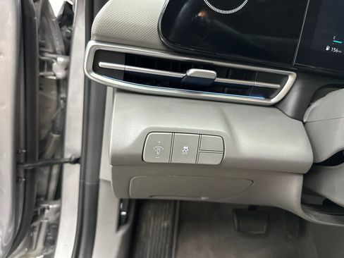 Used 2025 Hyundai Elantra SEL FWD image 31